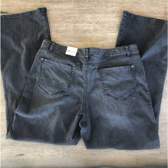 INC International Concepts Elizabeth Boot Jeans in Jet Wash - 18/34 - Picture 3 of 7